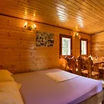Marusina Olive Hills - Glamping & Minicamp אתר קמפינג פונאנט